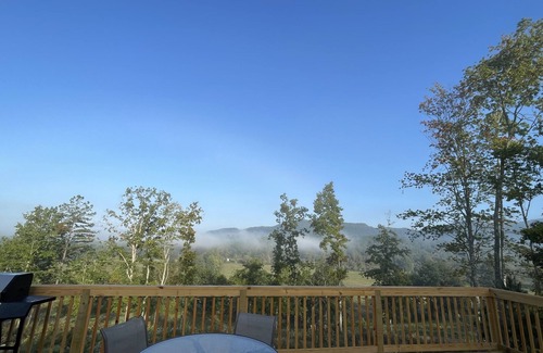 Winona House | New Cabin with many amenities! Trail systems. Sleeps 8! Royal blue brimstone