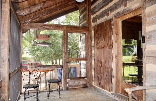 Mocksville Cabin | New! Carolina Frost Cabin in Downtown Mocksville