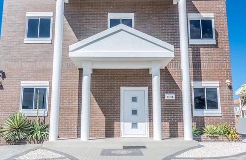 Palm Beach Apartment | New! Casa bubali close to Eagle Beach! King bed, wifi, bbq
