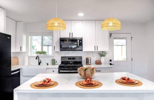 New Papago Parkway House | New Casa Salute-Oldtown Scottsdale-Heated Pool!