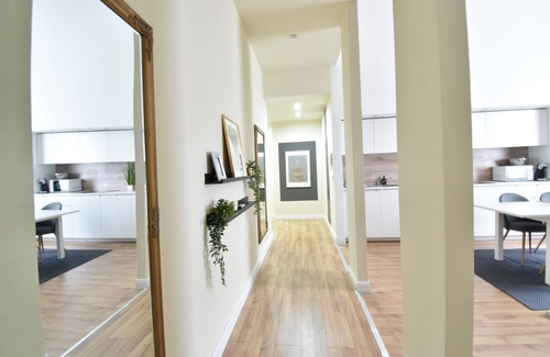 Nepszinhaz negyed Apartment | New central 5 bedroom 5 bathroom