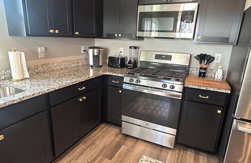 West Seneca House | New, central spacious stadium townhome in West Seneca. Fully furnished, WiFi, AC