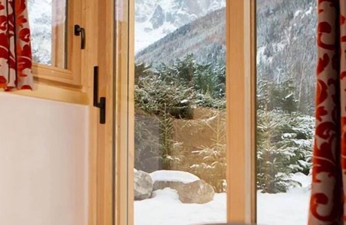 Les Praz-de-Chamonix Ski Chalet | New chalet 5 bedrooms en suite sauna jacuzzi