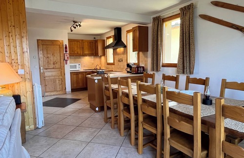 Oz Ski Chalet | NEW - Chalet Le Sabot – Comfort, Steps to Ski Lift, Sauna & Stunning Views