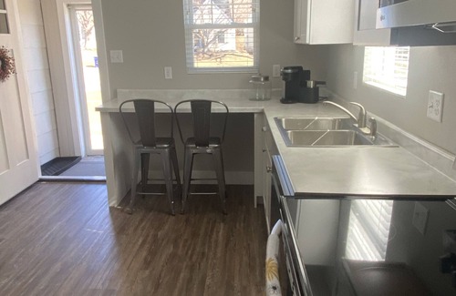 Cedar Rapids House | NEW! Charming Cottage on Elmhurst Drive Ne. Close to Mt. Mercy and Coe College.