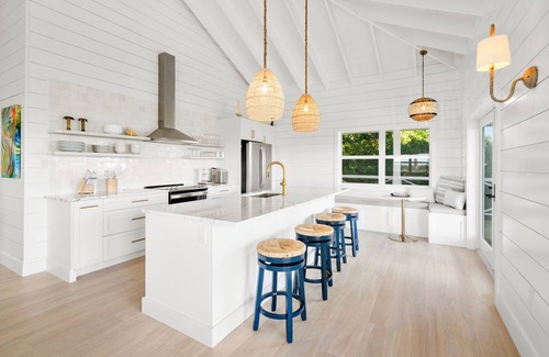 George Town House | New chic 2 Bed/2Bath w/Ocean Views. Prime Location minutes to Beaches & Town.