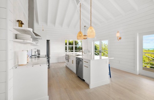 George Town House | New chic 2 Bed/2Bath w/Ocean Views. Prime Location minutes to Beaches & Town.