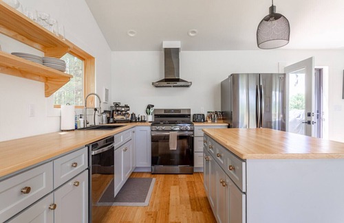 North Branch House | NEW: Chic Home w/Fireplace & Beautiful Sunsets