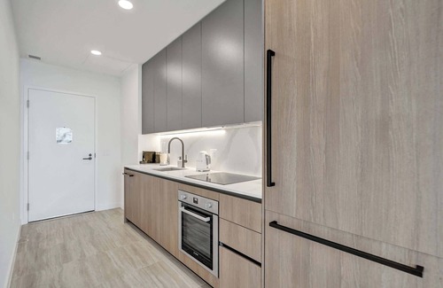North Beach Condo | NEW: Chic Miami Beach 2BR/2BA – Walk to Ocean!