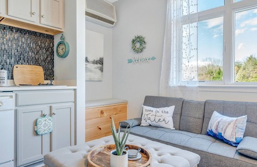 Huddleston Condo | NEW, CLEAN - Belle's Boat Haven Studio in Smith Mountain Lake