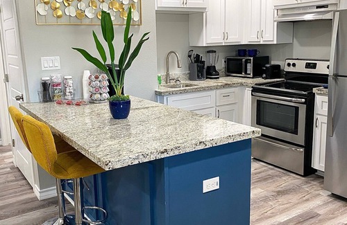 Weslaco Apartment | NEW! ✨close to Downtown, Malls & PremiumnOutlets, with Balcony ❤️