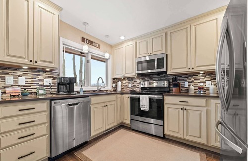 Bellaire House | New, condo stunning Lake View