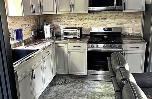 Iola House | New construction modern guesthouse located close to Texas A&M and Kyle Field