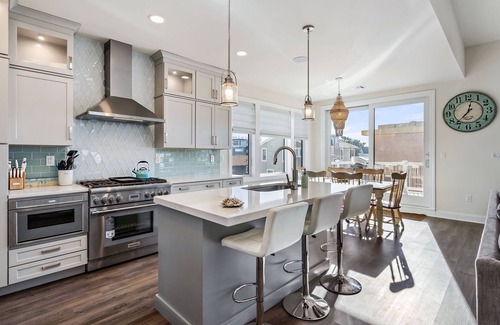 Holgate House | New construction pristine beach house 5 houses from the ocean