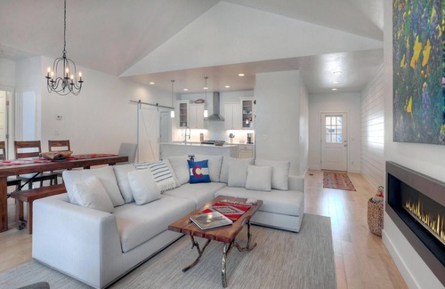 Hermosa House | New Contemporary Mountain Home - 12 Min. to Durango - Central AC - Views