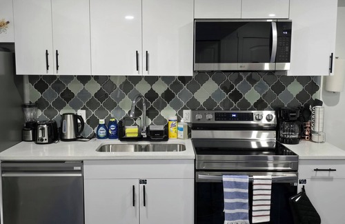 Strathcona County House | New Cozy 1 Bedroom Basement