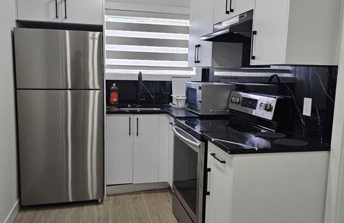 Calgary House | NEW Cozy 1BR Suite Near Transit, Shops & Parks