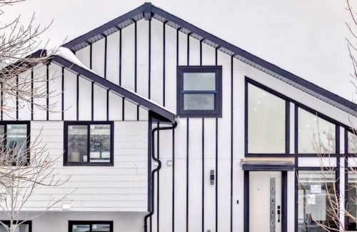 Calgary House | NEW Cozy 1BR Suite Near Transit, Shops & Parks
