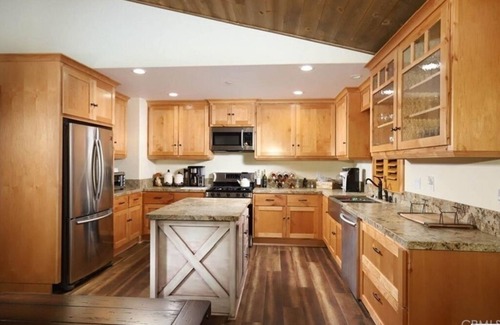 Fox Farm Cabin | New Cozy Cabin 5 Minutes Away from the Slopes/Lake/Downtown