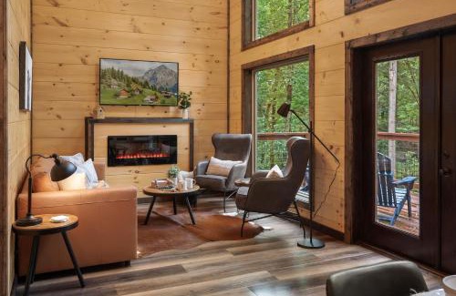 Chalet Village Ski Chalet | New Cozy Mountain Cabin Hot Tub Near Downtown