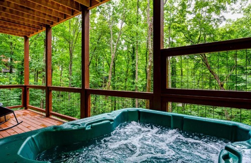 Chalet Village Ski Chalet | New Cozy Mountain Cabin Hot Tub Near Downtown
