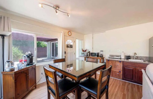 Allied Gardens House | NEW Cozy retreat with large yard and Jacuzzi!