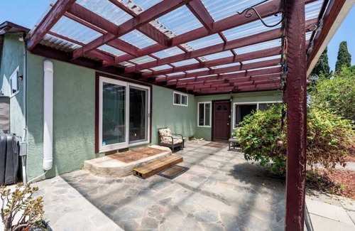 Allied Gardens House | NEW Cozy retreat with large yard and Jacuzzi!