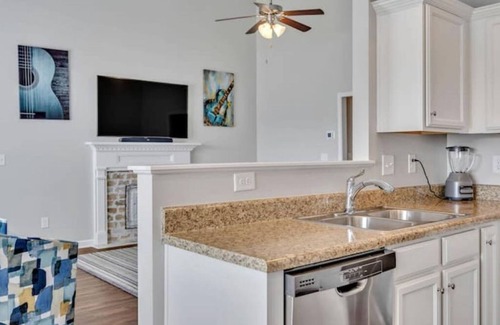 Spring Hill House | New! Cozy Spacious 3BR Spring Hill Home!