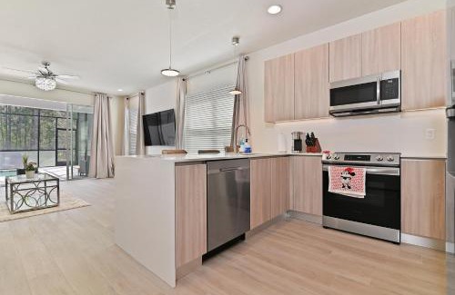 Four Corners House | New Cozy & Spacious Townhouse near Disney - 4BR, 3FB, and Pool