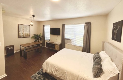 Little Haiti Apartment | New Cozy Studio near Design District & Wynwood