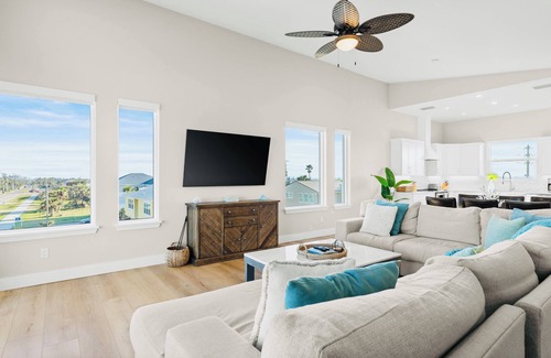 Port Orange House | NEW Directly Across from Beach with Pool