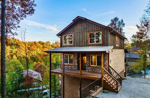 Pigeon Forge House | NEW Discount, Private Pool, Fire Pit, Theater, Hot Tub