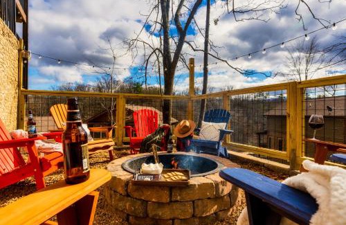 Pigeon Forge House | NEW Discount, Private Pool, Fire Pit, Theater, Hot Tub