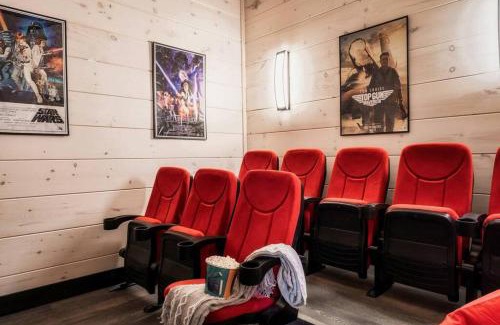 Pigeon Forge House | NEW Discount, Private Pool, Fire Pit, Theater, Hot Tub