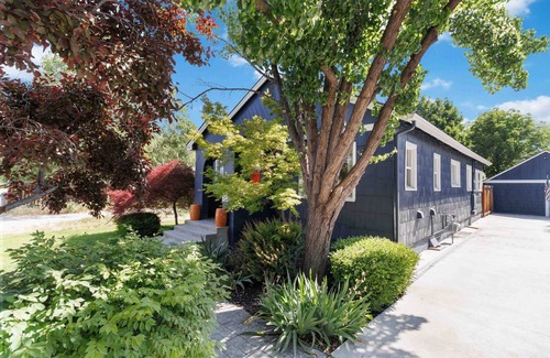 Depot Bench House | NEW! Dog Friendly w/Relaxing Back Patio & Corn Hole | > 5 min to BSU | Record Player & Smart TV's