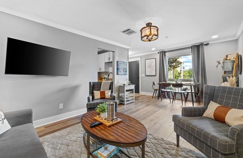 North Capitol Condo | NEW! Downtown Jive: 1BR Riverfront Condo Sleeps 4
