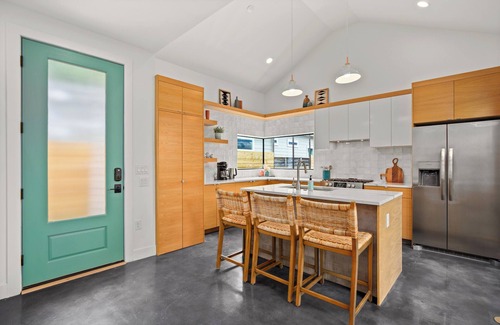 Govalle House | New Eastside ATX Home w/Heated POOL