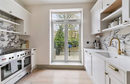Angel House | NEW! Elegant, Peaceful, Islington Home - Perfect Location close to everything!