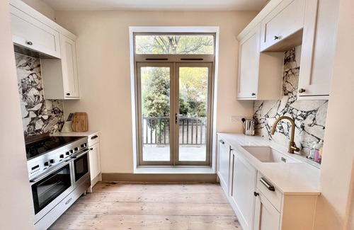 Angel House | NEW! Elegant, Peaceful, Islington Home - Perfect Location close to everything!