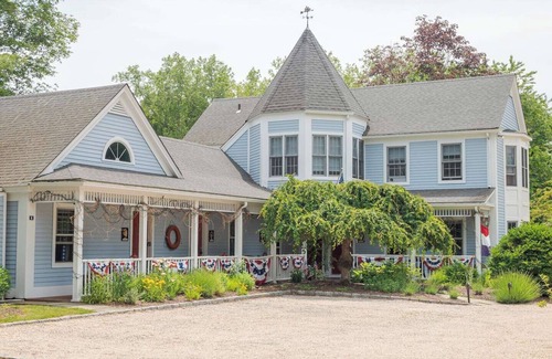 Stonington Apartment | New England Hospitality at the Carriage HousenMystic Vacation Rentals LLC