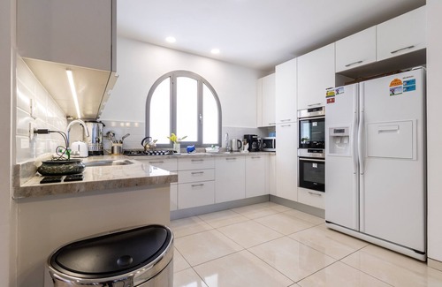 Jerusalem City Centre Apartment | New exclusive 24 Hour Security Building With Shabbat Elevator and large gym