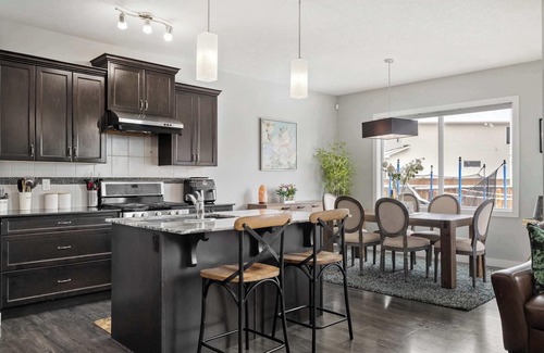 Calgary House | NEW! Family 4BR w Kid's Play Den & Yard- FREE Banff Pass, BBQ, Wine!