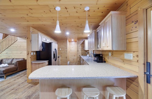 Greentown Cabin | NEW Family Cabin near Lake Wallenpaupack-Hot Tub-Trails