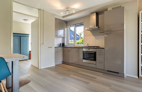 Hemelum House | NEW/Family friendly holiday home with jetty & hottub. Quiet surroundings.