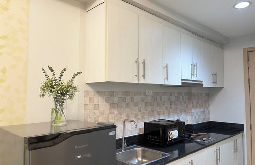 Barangay 76 Condo | NEW Family or Barkada Room 6-10 pax at SEA Residences Infront of Mall OF Asia