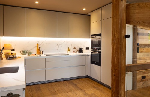 Saint-Martin-de-Belleville Ski Chalet | New Chalet for 12, 100m from Slopes, Sauna, Garage, Near Village Centre