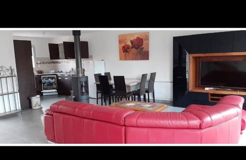 Saint-Symphorien-sur-Coise House | New villa in the mountains of Lyon