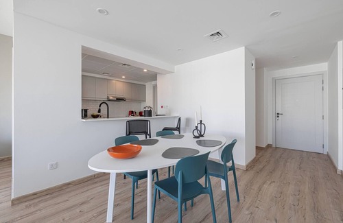 The Greens Apartment | New Fully Upgraded - Central Located - Fits 6