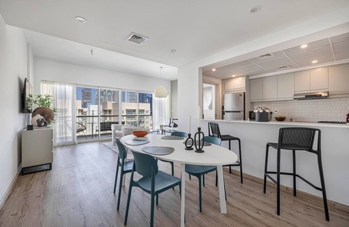 The Greens Apartment | New Fully Upgraded - Central Located - Fits 6