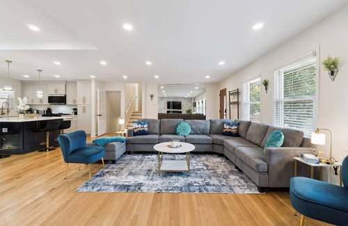 East Side House | NEW!Fun&StylishHome inATL-Foosball,AirHockey,ShuffleBrd,Games,BBQ,HotTub,Firepit